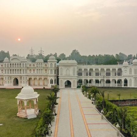 Kairvi Fort Resort Moradabad Buitenkant foto